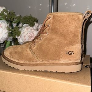 Youth Size 4 uGGs… unisex